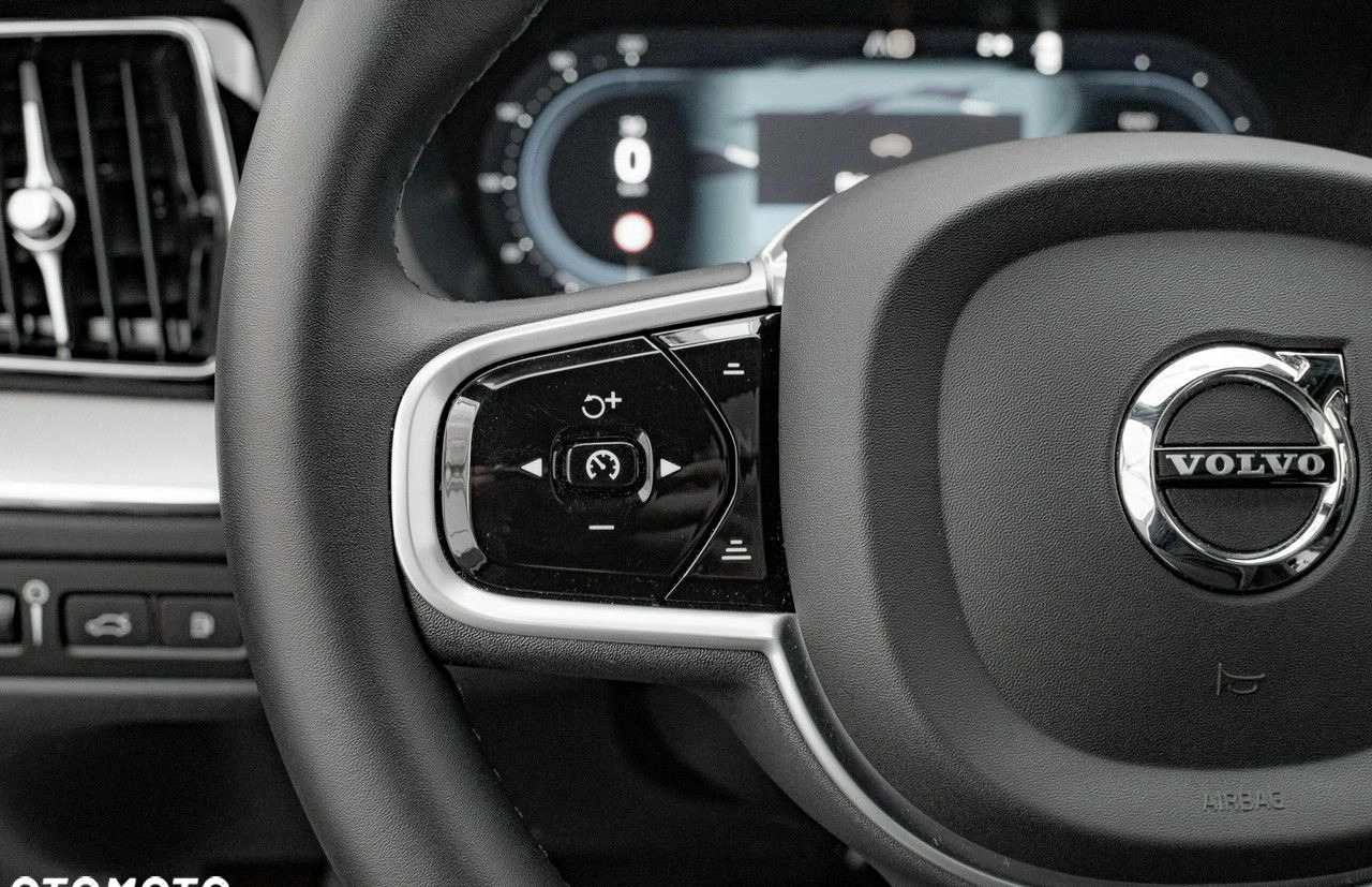 Volvo XC 60 cena 269850 przebieg: 14470, rok produkcji 2021 z Pelplin małe 781